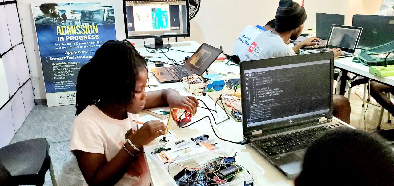 Robotics learning activity for children at coding academy